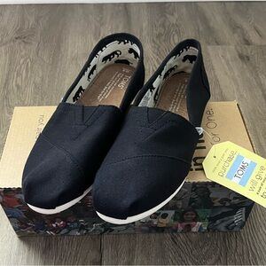 NEW in box! TOMS Classic Canvas Shoes Black Size 8